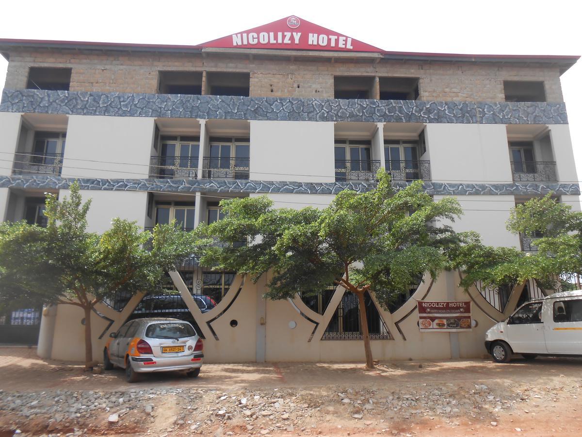 Nicolizy Hotel Acra Exterior foto